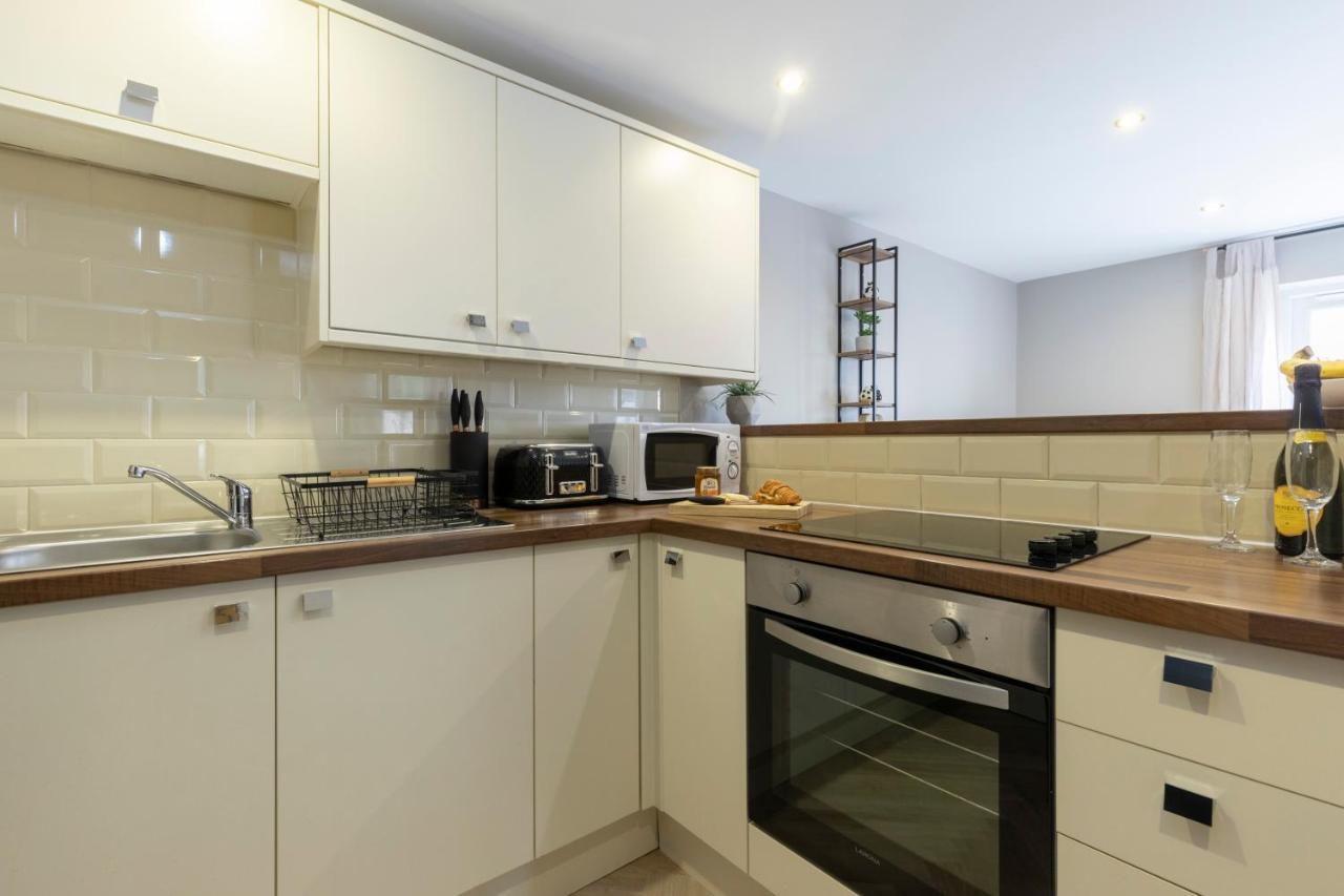 Elliot Oliver - 2 Bedroom Garden Apartment With Parking Cheltenham Dış mekan fotoğraf