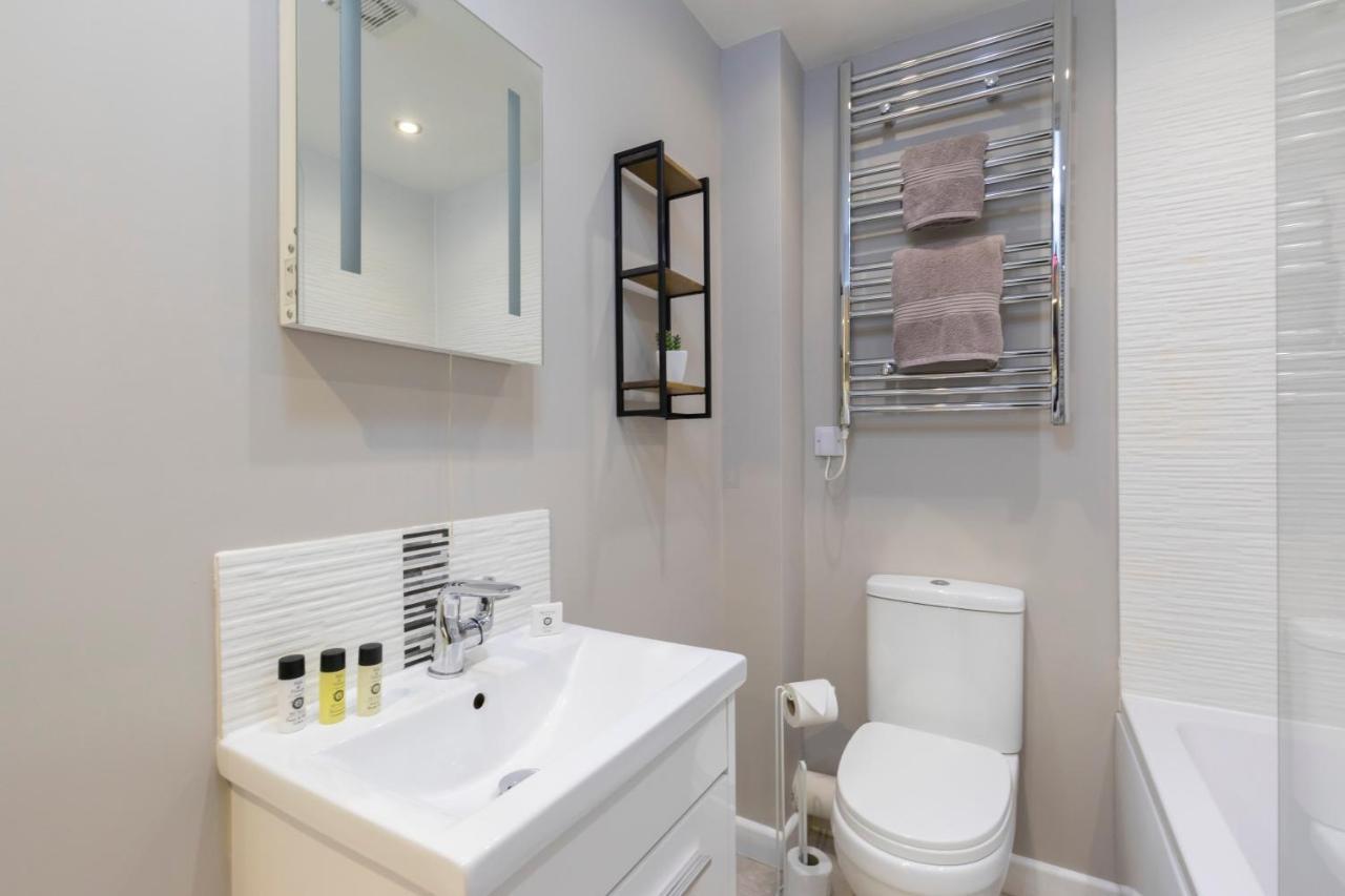 Elliot Oliver - 2 Bedroom Garden Apartment With Parking Cheltenham Dış mekan fotoğraf